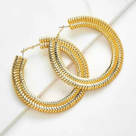 *Courtney* Large Detail Hoop Earrings - Picture 4 of 5